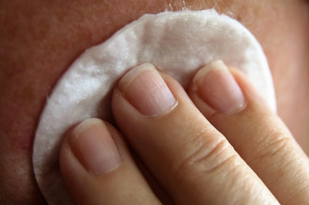皮膚の薄さを守るための効果的なケア方法は？